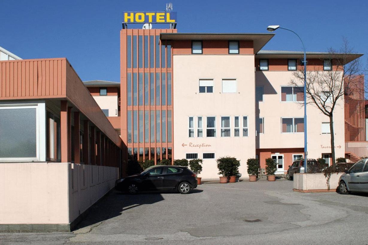 Hotel Willy Джемона-дель-Фриули Экстерьер фото